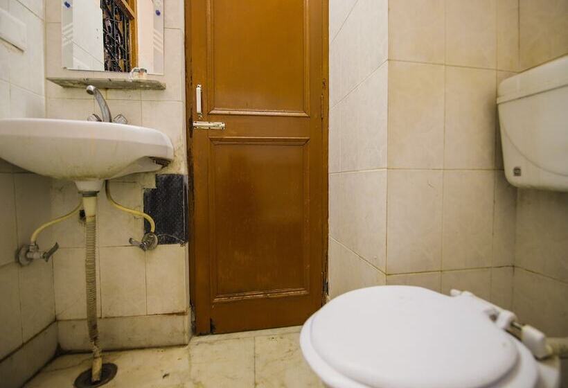 Oyo 24753 Hotel Preet