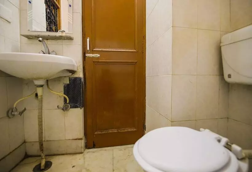 Oyo 24753 Hotel Preet