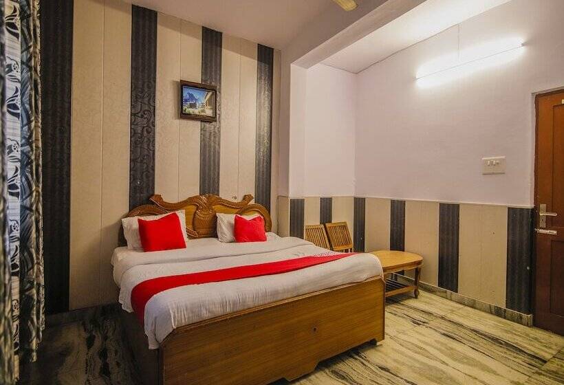 Oyo 24753 Hotel Preet