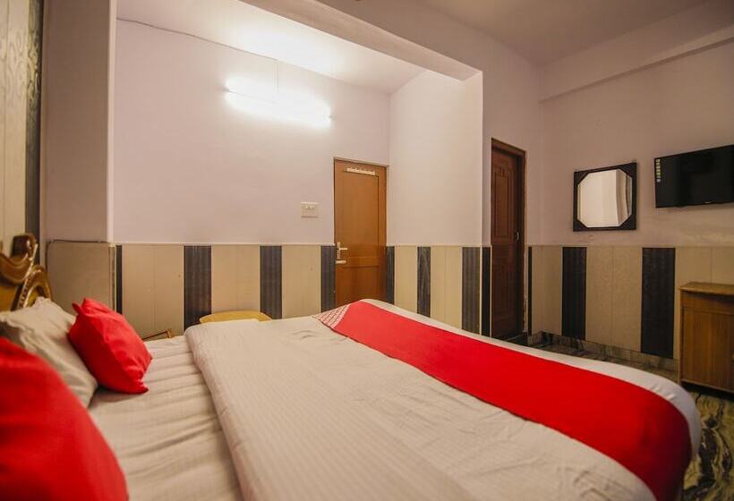Oyo 24753 Hotel Preet