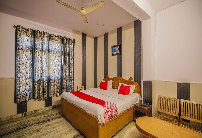 Oyo 24753 Hotel Preet