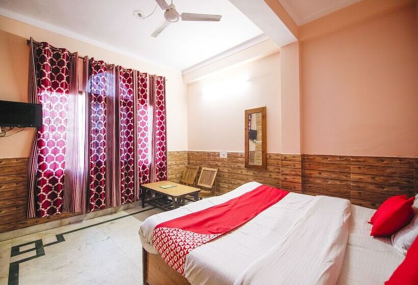 Oyo 24753 Hotel Preet