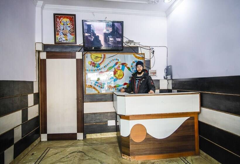 Oyo 24753 Hotel Preet