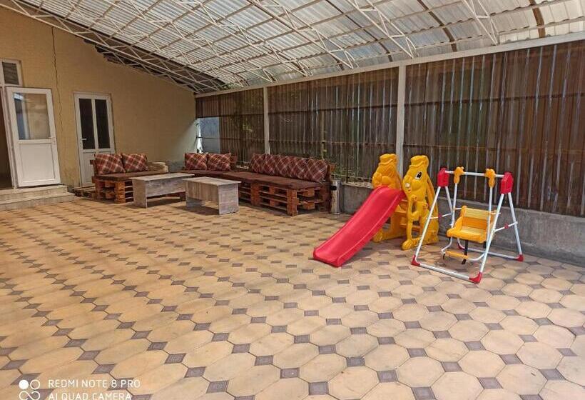 تختخواب و صبحانه Guest House Nuri