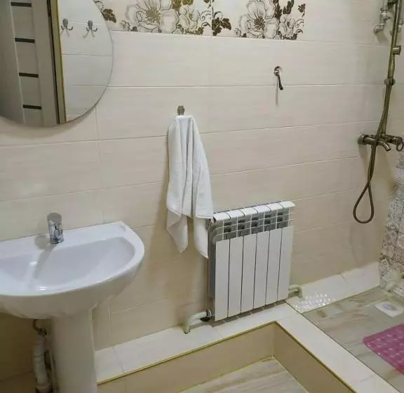 تختخواب و صبحانه Guest House Nuri
