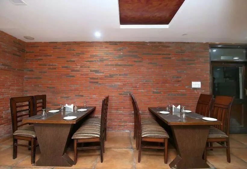 Oyo 23580 Hotel The Grand