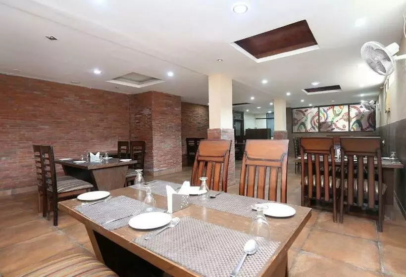 Oyo 23580 Hotel The Grand
