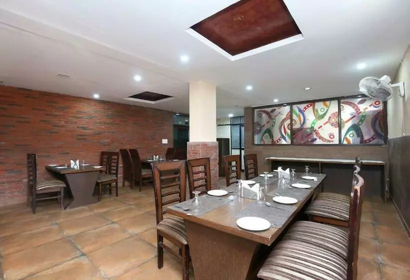 Oyo 23580 Hotel The Grand