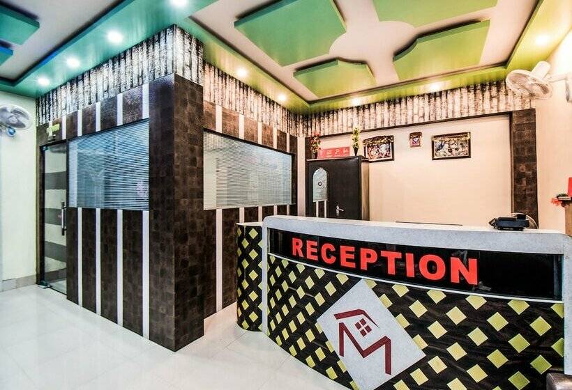 Oyo 28557 Hotel M V International