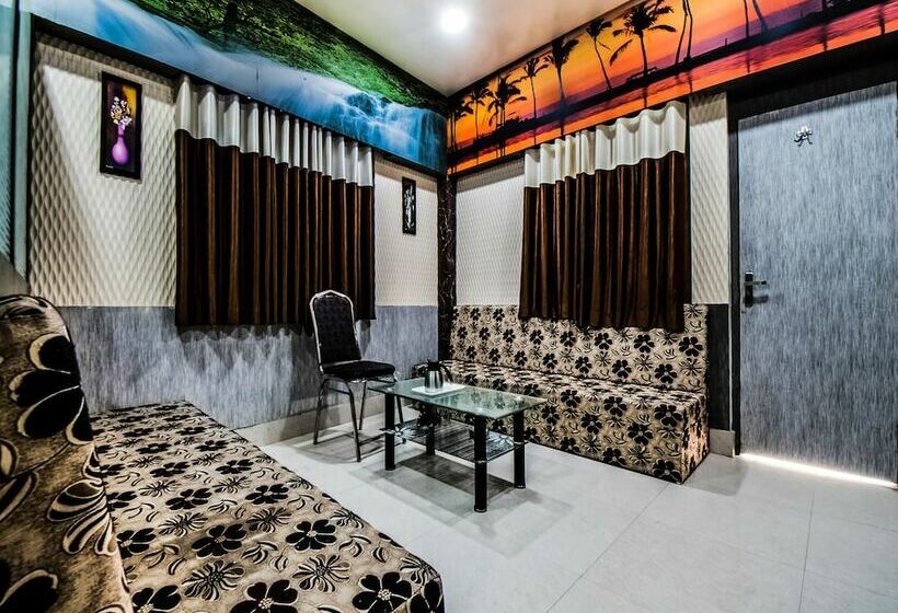 Oyo 28557 Hotel M V International