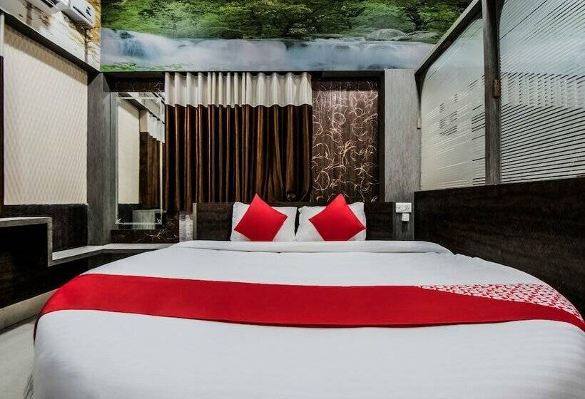 Oyo 28557 Hotel M V International