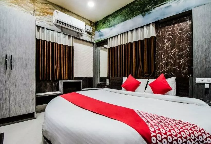 Oyo 28557 Hotel M V International