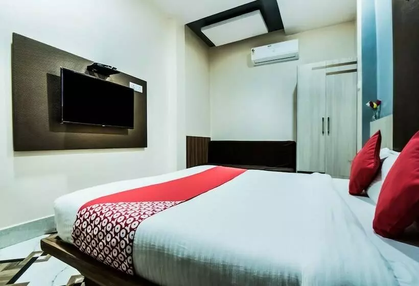 Oyo 28557 Hotel M V International