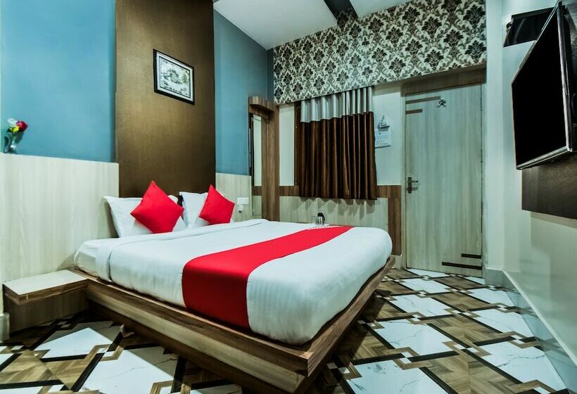 Oyo 28557 Hotel M V International