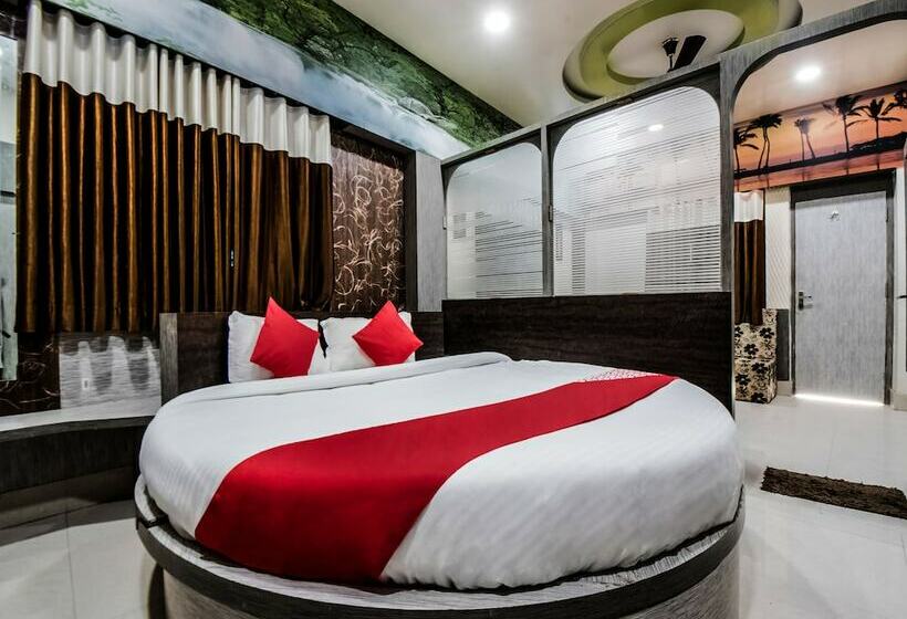 Oyo 28557 Hotel M V International