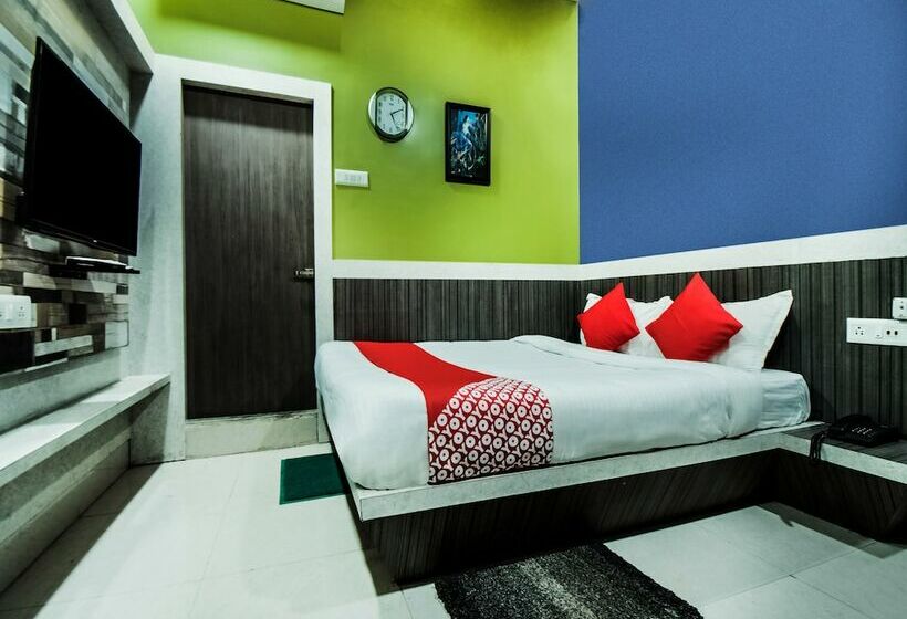 Oyo 28557 Hotel M V International