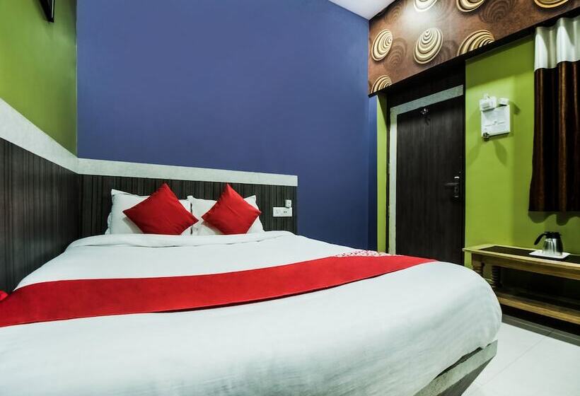 Oyo 28557 Hotel M V International