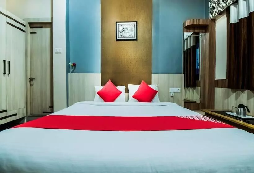 Oyo 28557 Hotel M V International