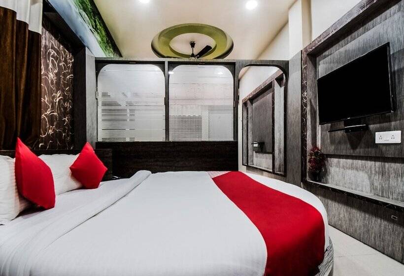 Oyo 28557 Hotel M V International