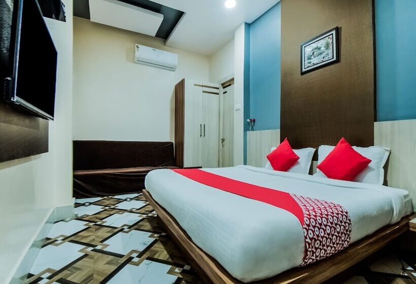 Oyo 28557 Hotel M V International