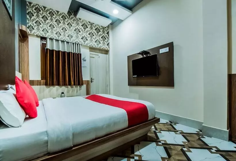 Oyo 28557 Hotel M V International