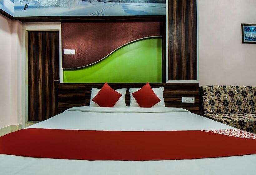 Oyo 28557 Hotel M V International