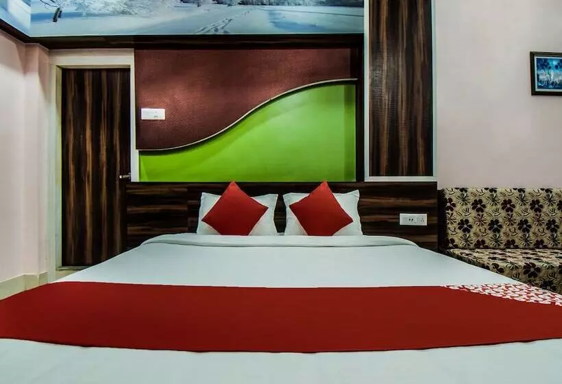Oyo 28557 Hotel M V International