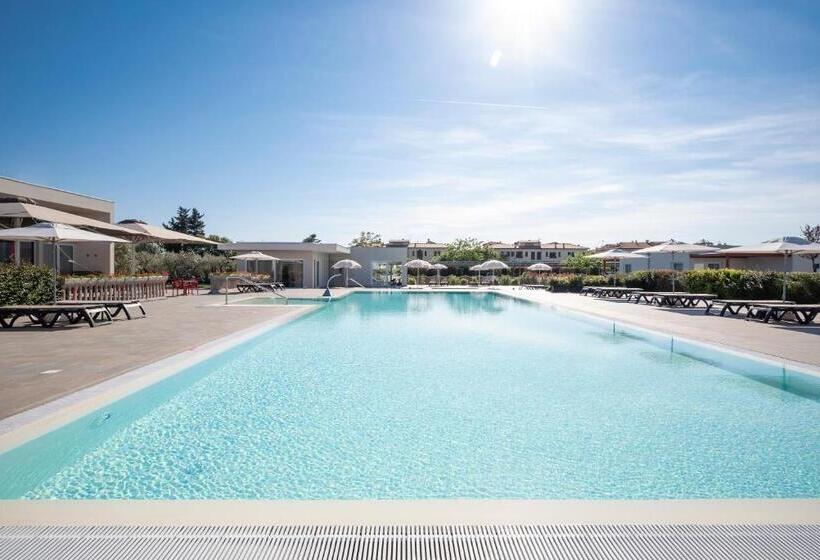 리조트 Vada Village