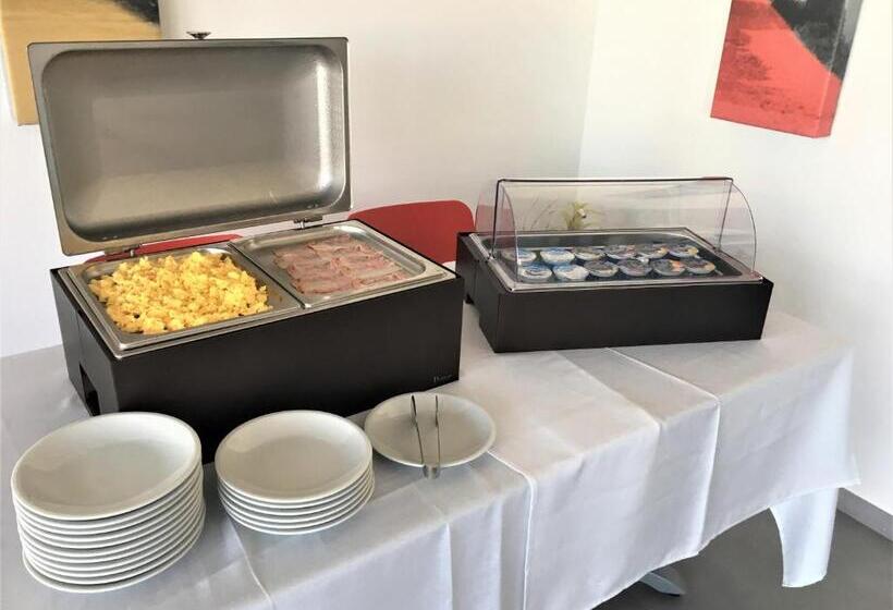 리조트 Vada Village