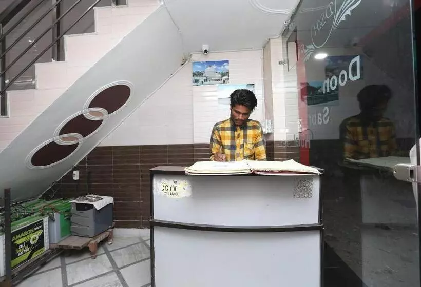 Spot On 37780 Hotel Doon Sabri