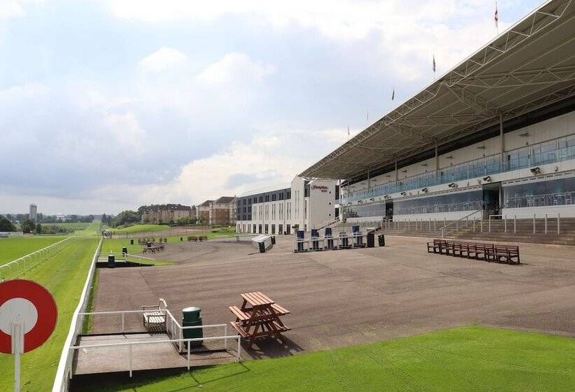 בית מלון כפרי Hampton By Hilton Hamilton Park