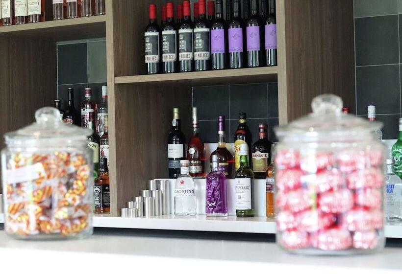 בית מלון כפרי Hampton By Hilton Hamilton Park