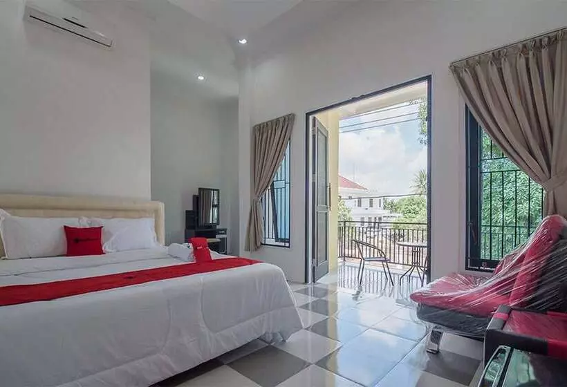 پانسیون Reddoorz Near Sultan Thaha Airport Jambi