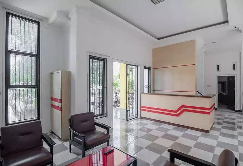 پانسیون Reddoorz Near Sultan Thaha Airport Jambi