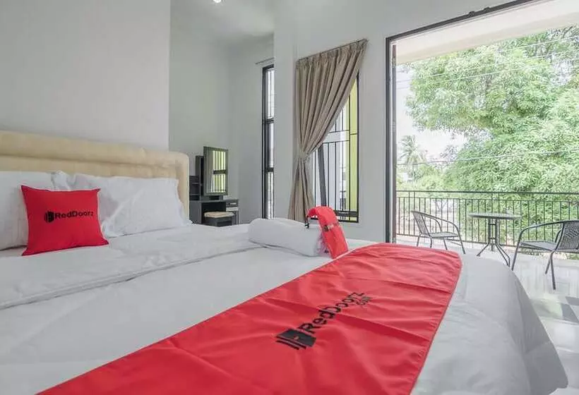 پانسیون Reddoorz Near Sultan Thaha Airport Jambi