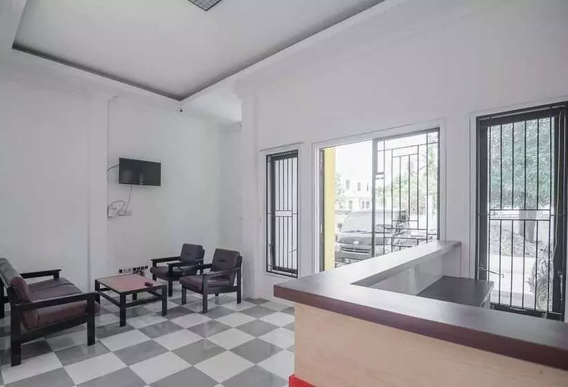 پانسیون Reddoorz Near Sultan Thaha Airport Jambi