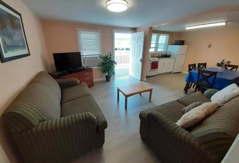 Atlantic Breeze Motel & Apartments