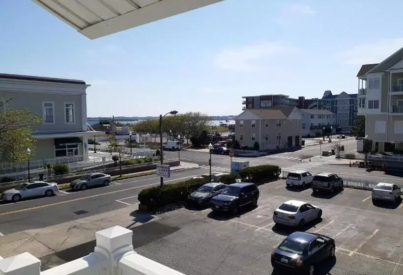 Atlantic Breeze Motel & Apartments