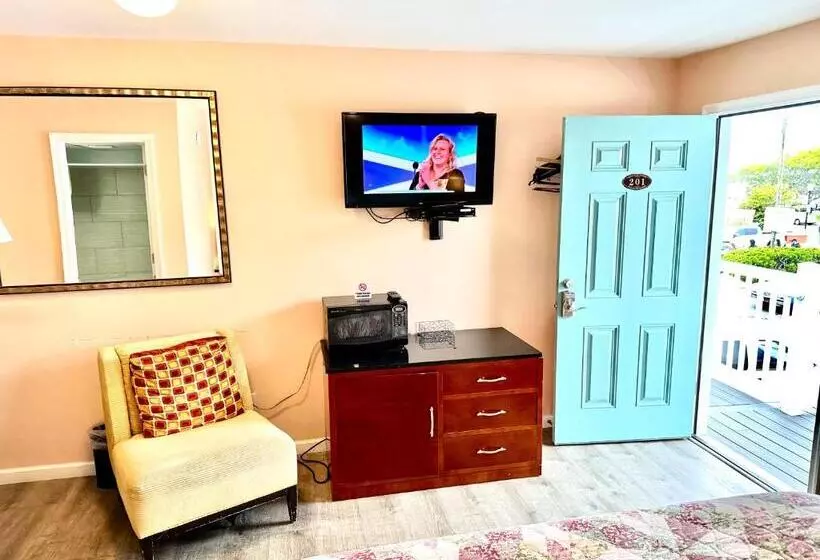 Atlantic Breeze Motel & Apartments