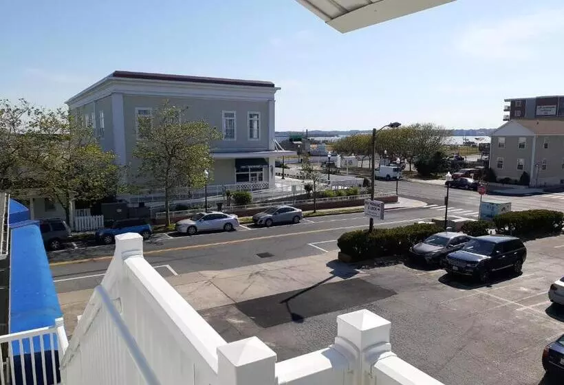Atlantic Breeze Motel & Apartments