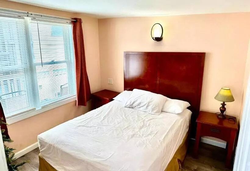 Atlantic Breeze Motel & Apartments