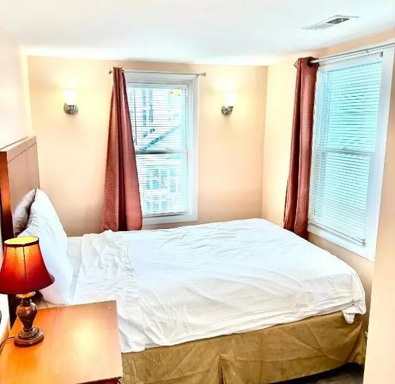 Atlantic Breeze Motel & Apartments