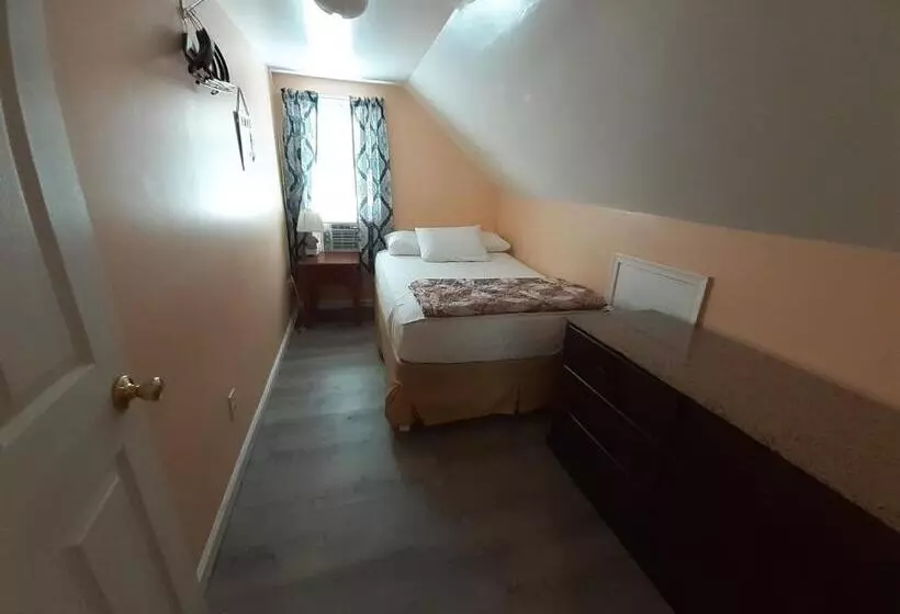 Atlantic Breeze Motel & Apartments