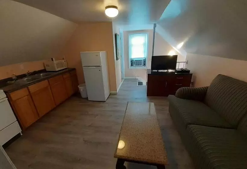Atlantic Breeze Motel & Apartments