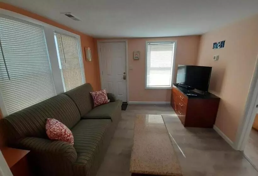 Atlantic Breeze Motel & Apartments