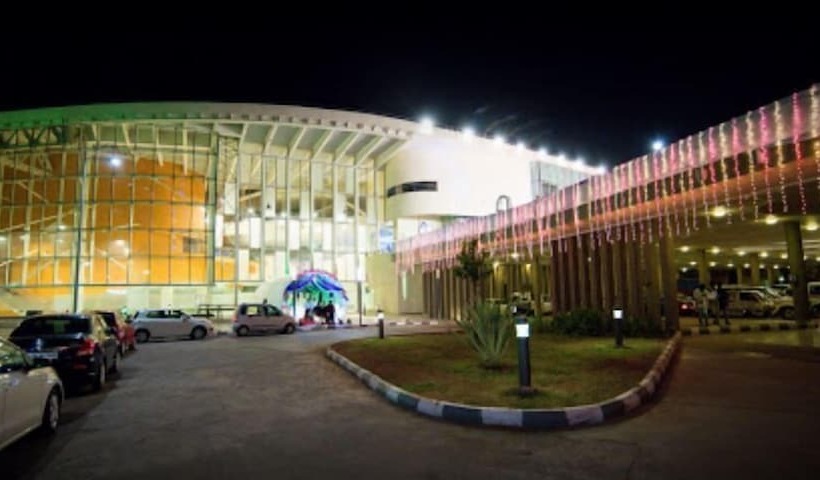 בית מלון כפרי Centre Point Navi Mumbai