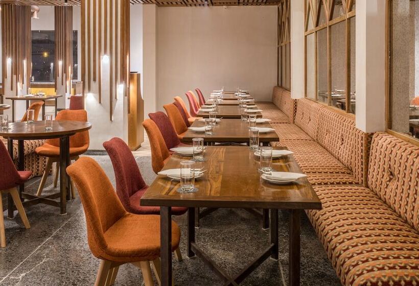 בית מלון כפרי Centre Point Navi Mumbai