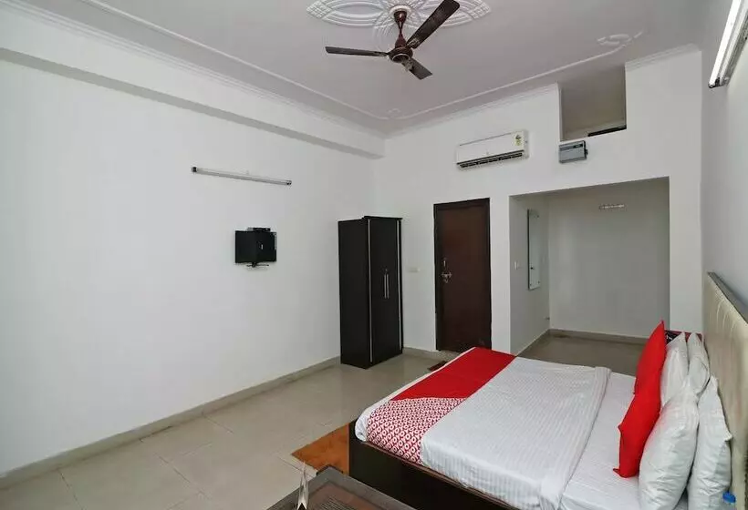 Oyo 14802 Hotel Virus Bistro