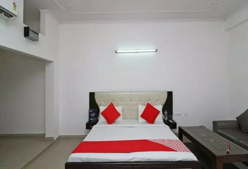 Oyo 14802 Hotel Virus Bistro