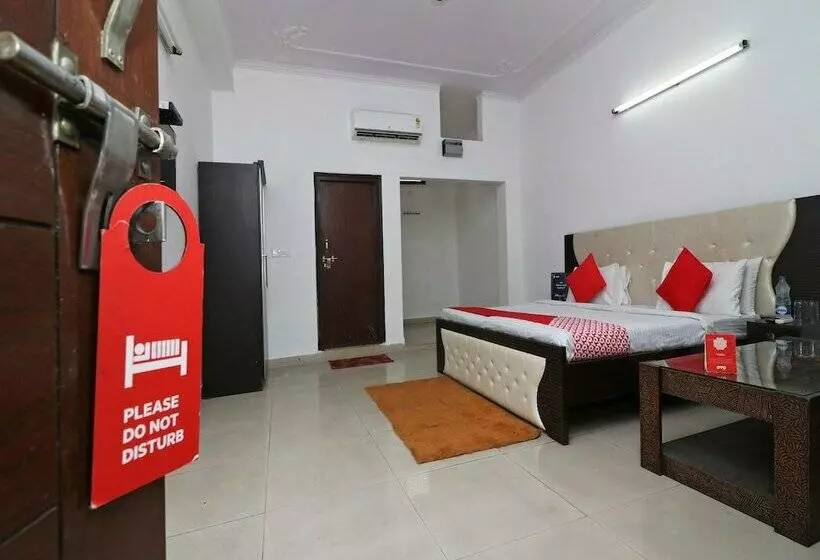 Oyo 14802 Hotel Virus Bistro